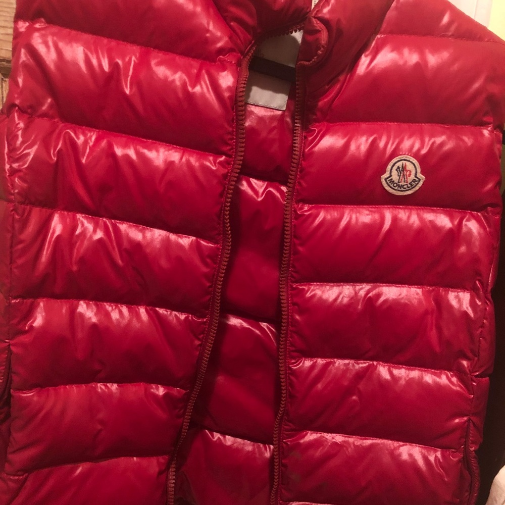 Women’s moncler red vest size 4